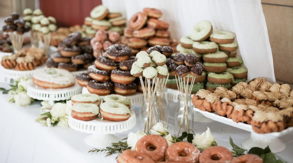 dessert table ideas on a budget: donughts