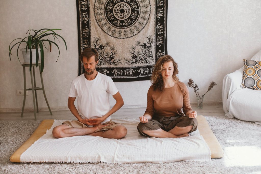 DIY yoga mat holder  Home yoga room, Diy yoga, Meditation room decor