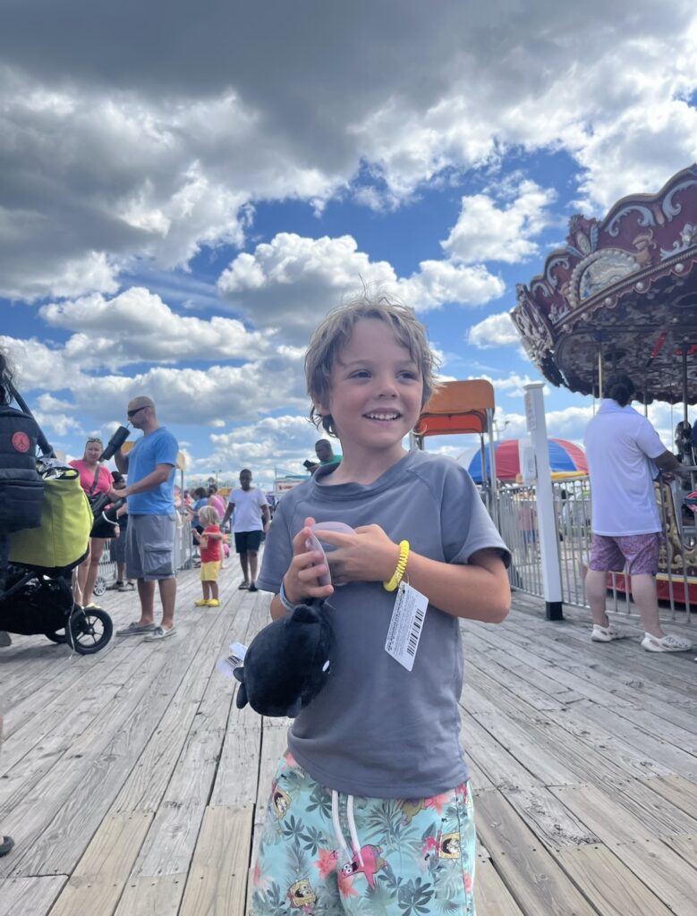 traveling with kids, travel hack, kid on the boardwalk