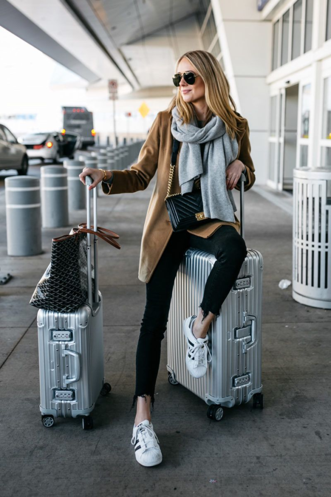 girl at the airport, find cheap airfare how to save money on flights