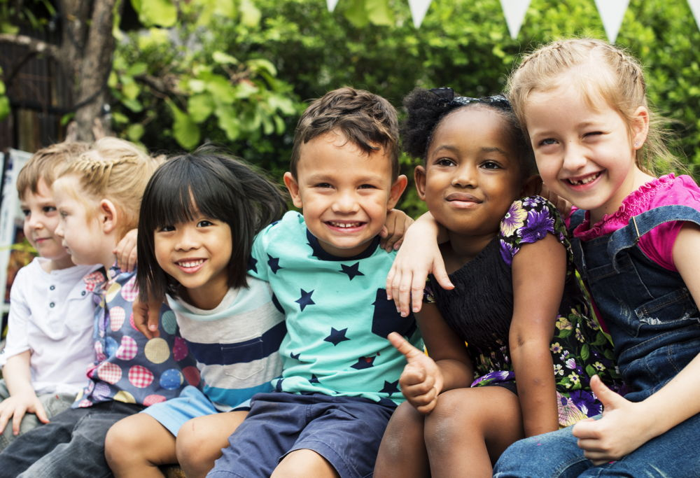 tips for teaching kids about diversity, group of kids diversity