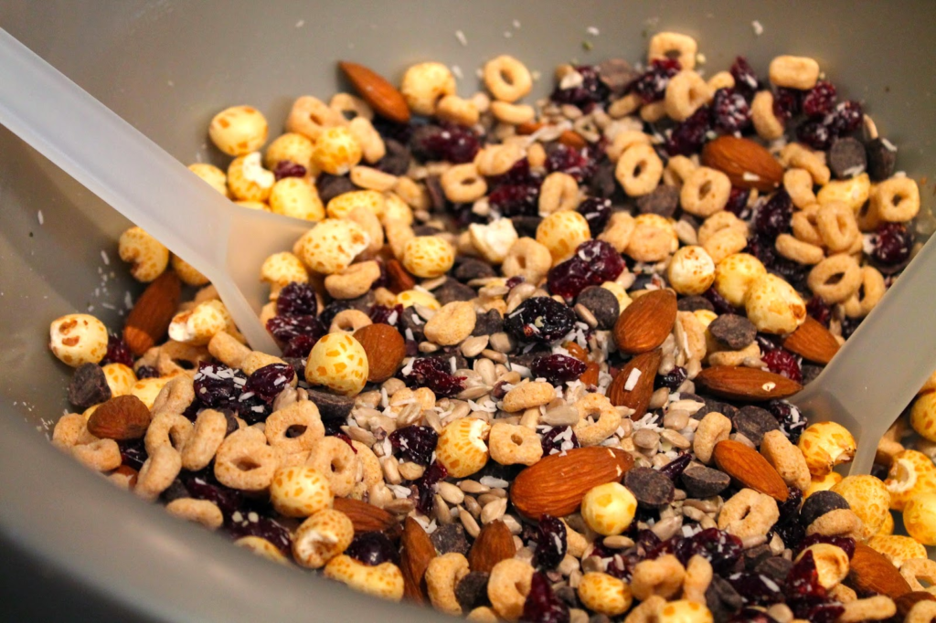 gluten free trail mix recipe, how to make gluten free snacks for kids