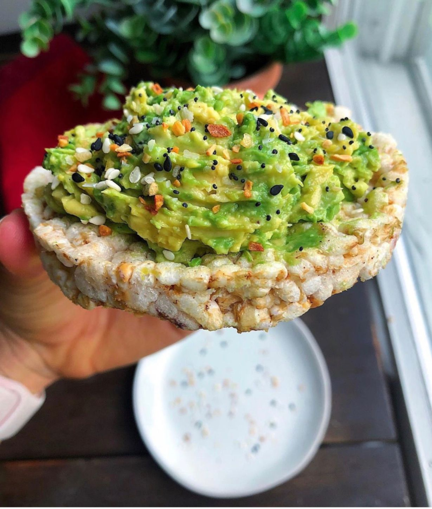 rice cakes with avocado