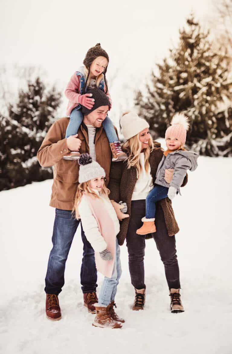 10 Outfit Ideas For Winter Family Pictures