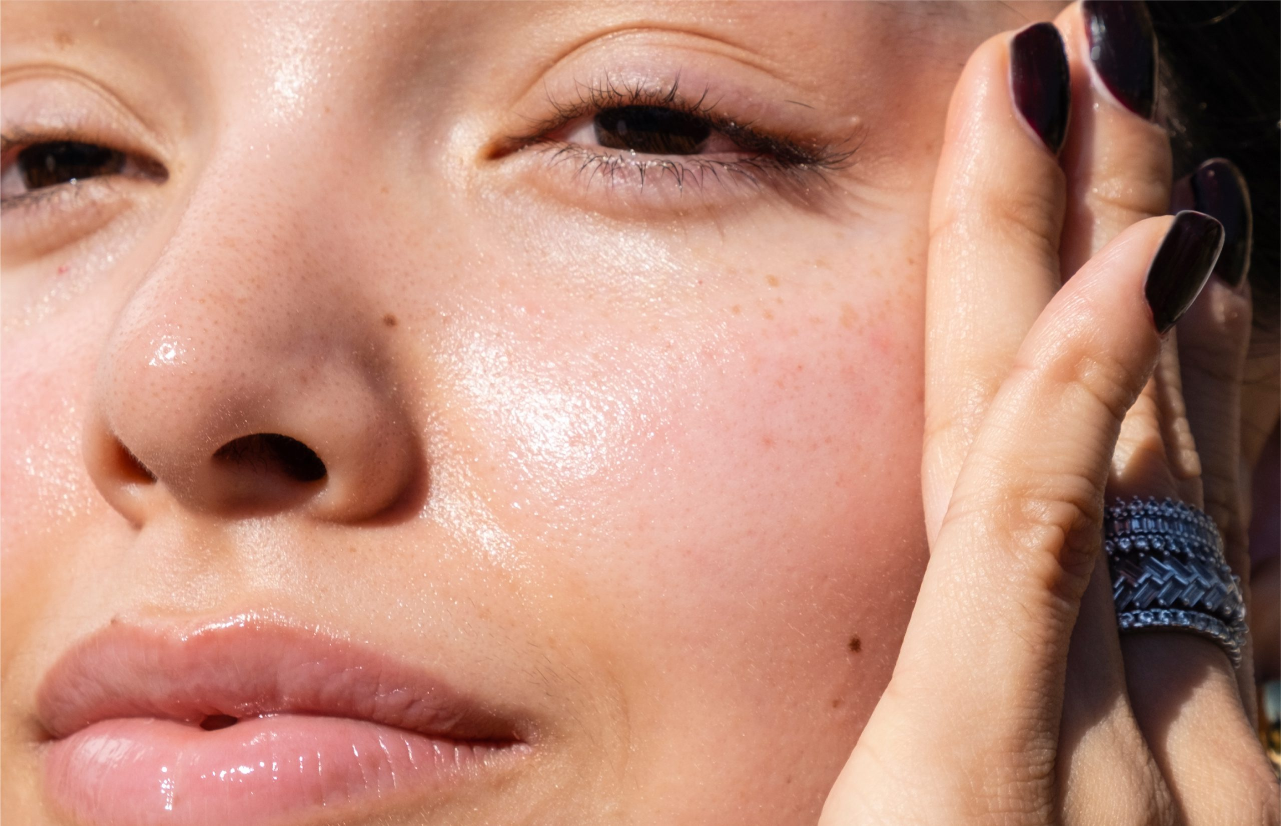 How To Keep Skin Glowing In Winter: An Effective Guide