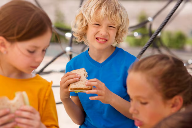 kids eating sandwiches, lunch ideas